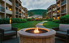Courtyard By Marriott Mahwah
